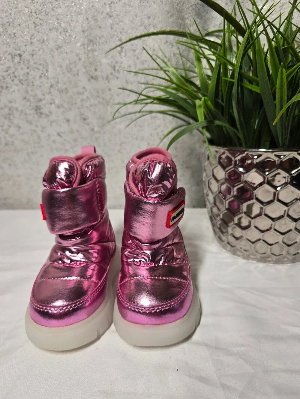 Hunter NWOB Kids' Waterproof Metallic Pink Snow Boots Size 6